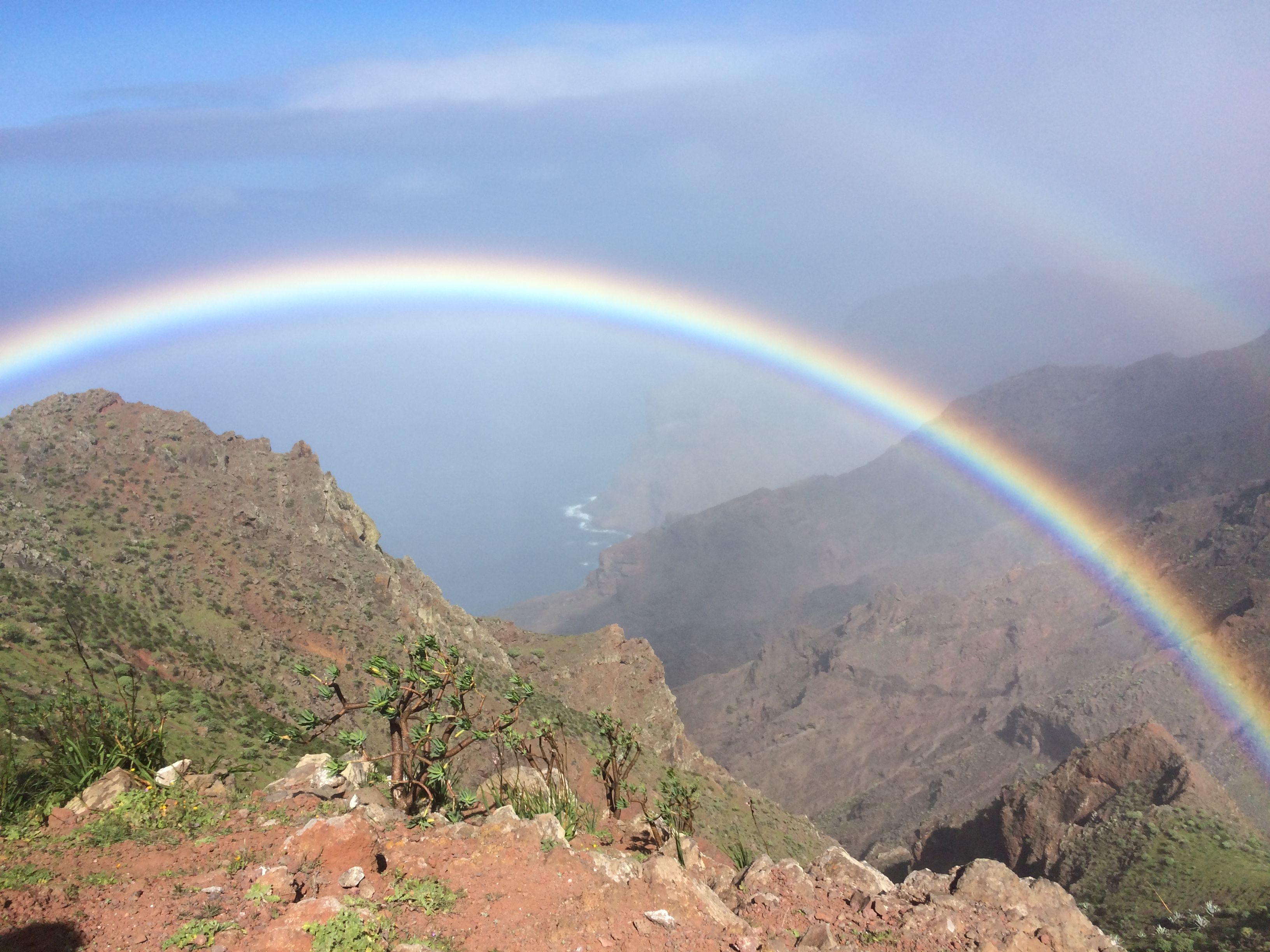 ein traumhafter Regenbogen auf der Wanderung nach Las Hayas
