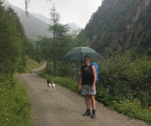 Wandern mit Regenschirm
