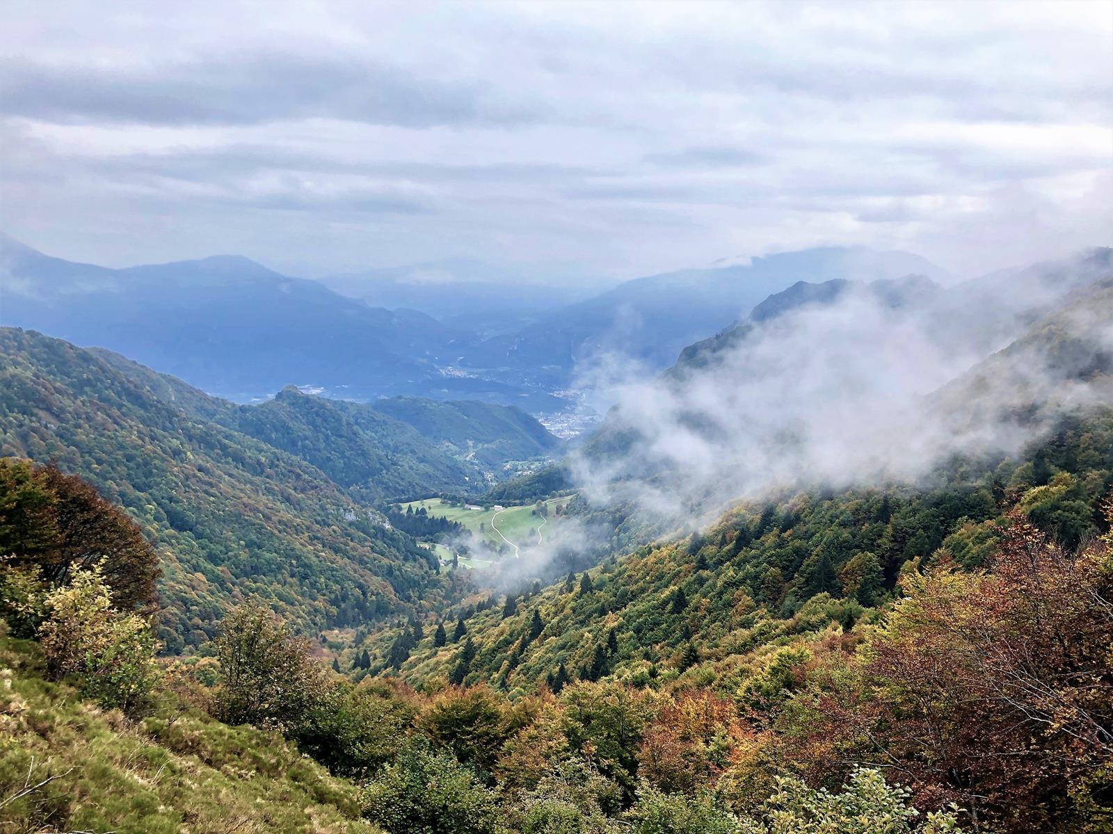 Fernwanderweg mit Blick auf den Gardasee