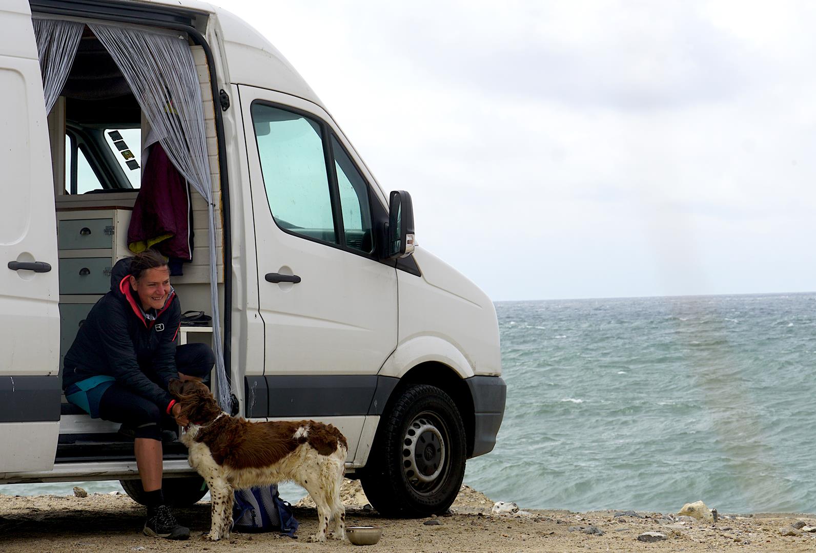 Mit dem Camper am Strand